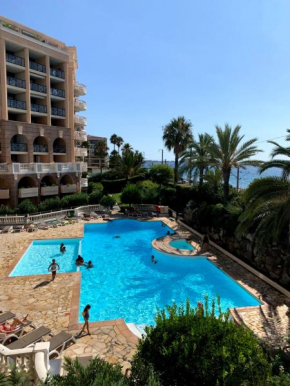 Sea view with 2 balcons 2 min from sandy beach